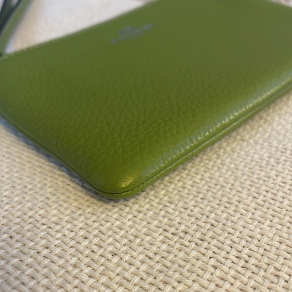 NWOT Coach Green Wristlet - Picture 6 of 10